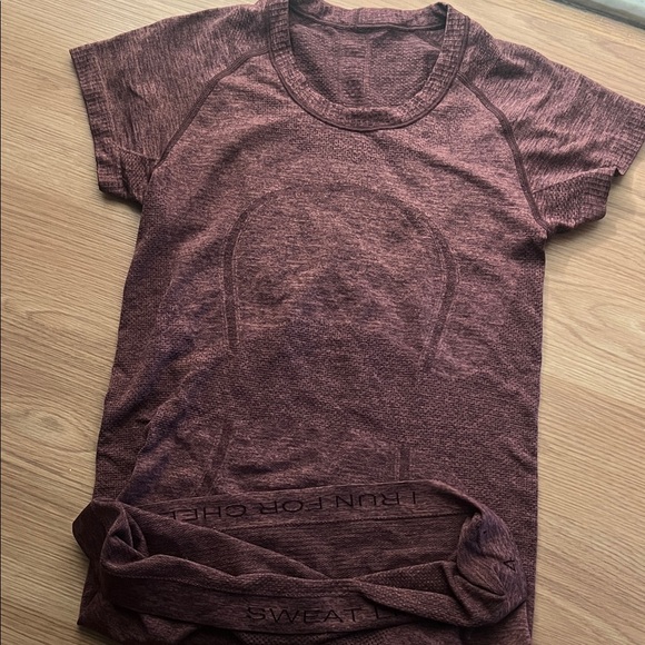 🚨Brand New LULULEMON SWIFTLY TECH SHORT SLEEVE🚨 - Picture 1 of 3
